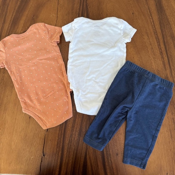 Child of Mine Bundle of 2 Bodysuits and Leggings Size 3-6M - Picture 2 of 4